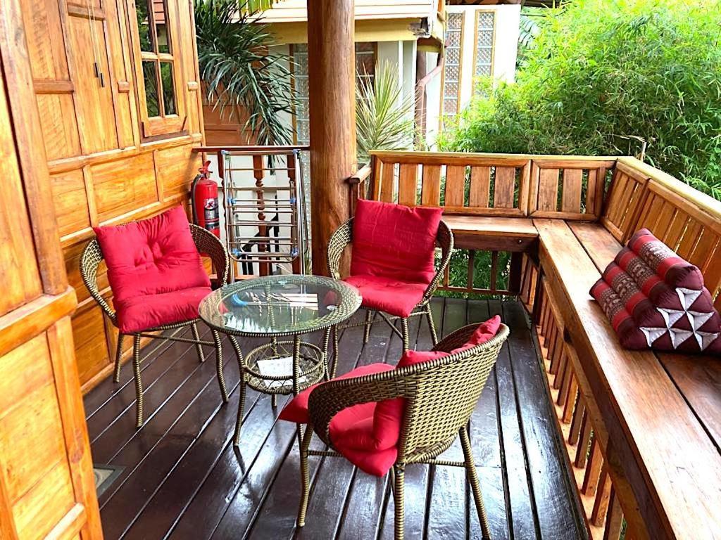 Villa Ayutthaya At Kantiang Bay 란타섬 외부 사진
