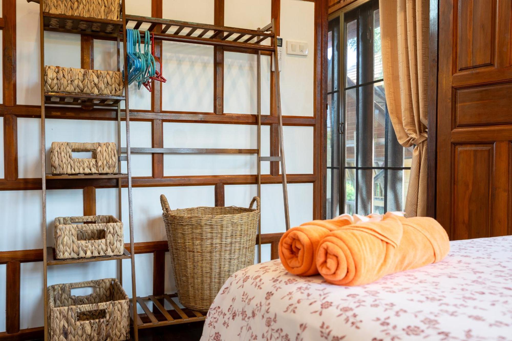 Villa Ayutthaya At Kantiang Bay 란타섬 외부 사진