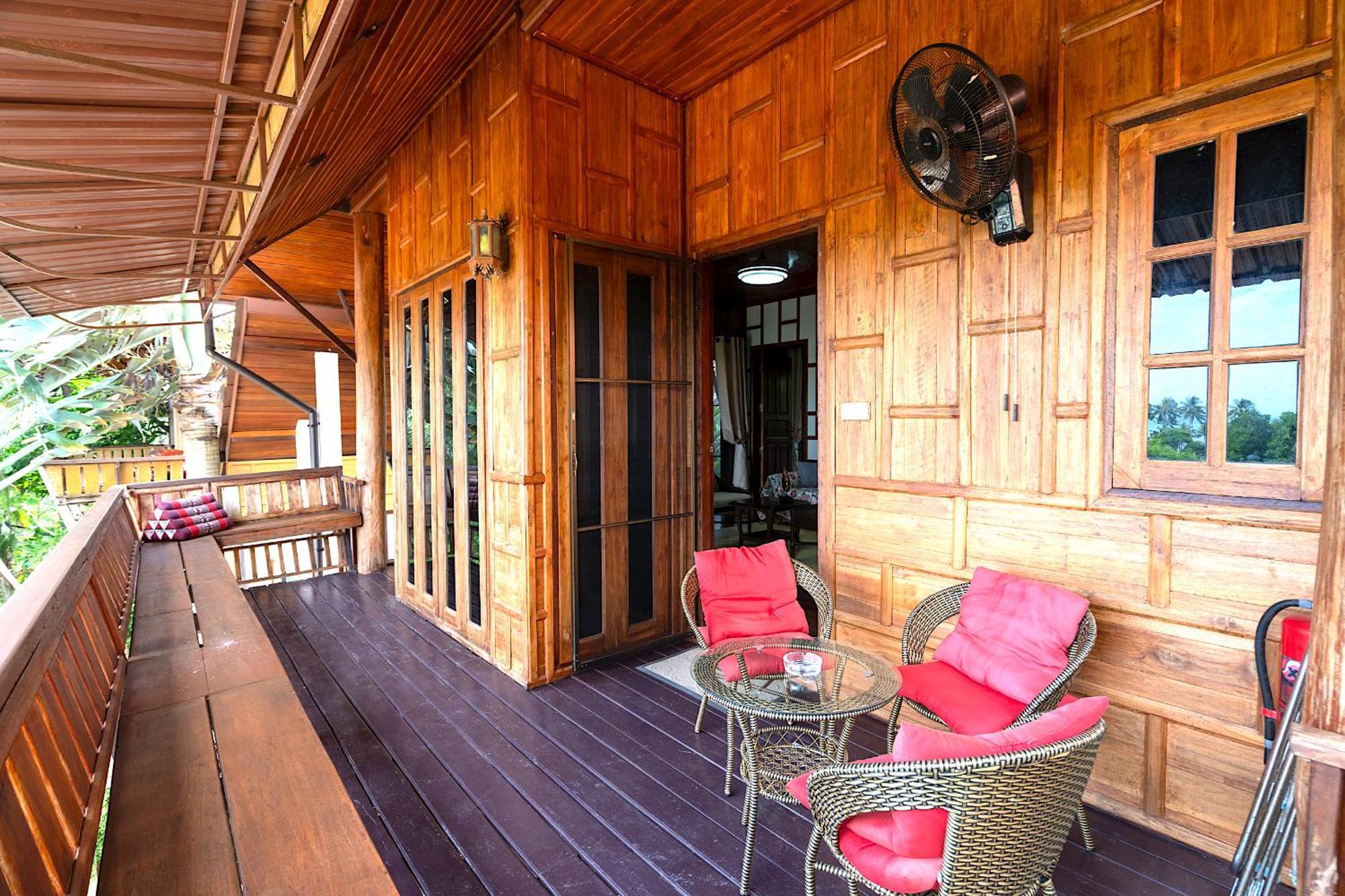 Villa Ayutthaya At Kantiang Bay 란타섬 외부 사진